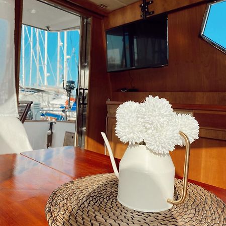 Hotel Malmo'S Yacht Valenza Esterno foto