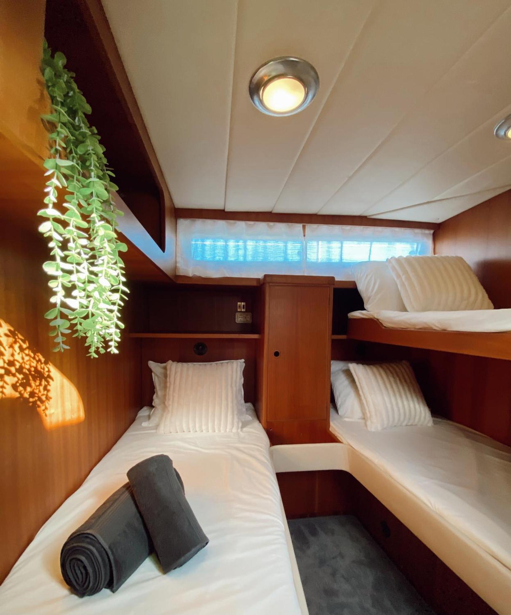 Hotel Malmo'S Yacht Valenza Esterno foto